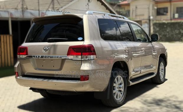 Toyota Land Cruiser 2017 Gold