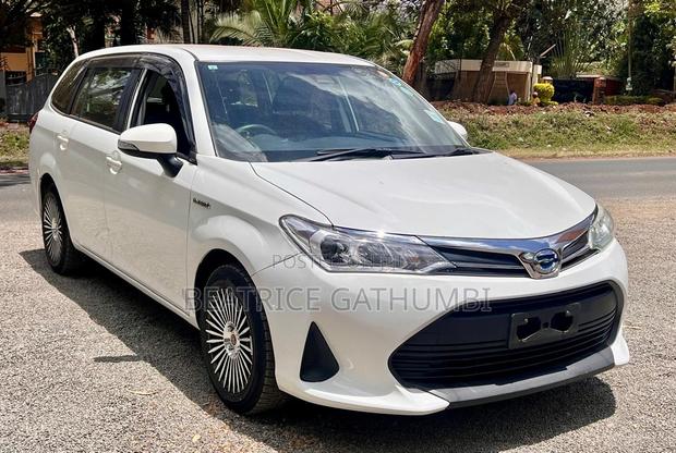 Toyota Corolla Fielder 1.5 Hybrid FWD 2019 White