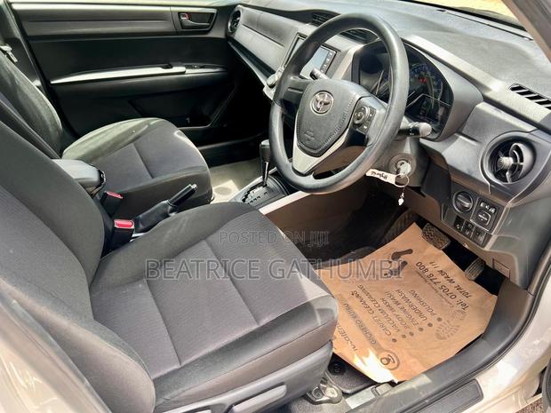 Toyota Corolla Fielder 1.5 Hybrid FWD 2019 White