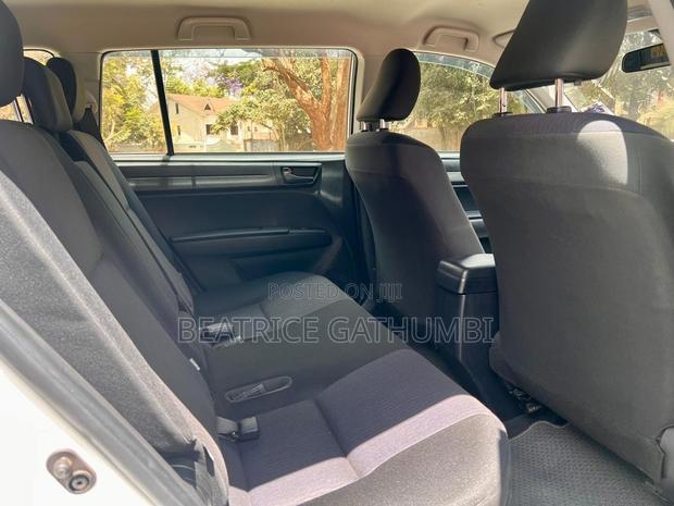 Toyota Corolla Fielder 1.5 Hybrid FWD 2019 White