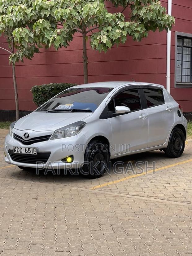 Toyota Vitz 2014 Silver