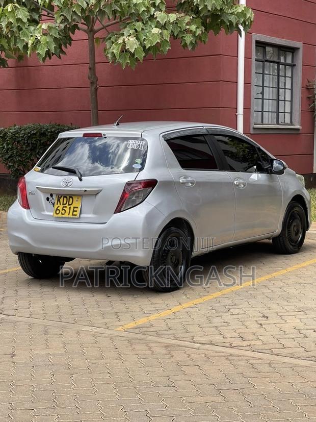 Toyota Vitz 2014 Silver