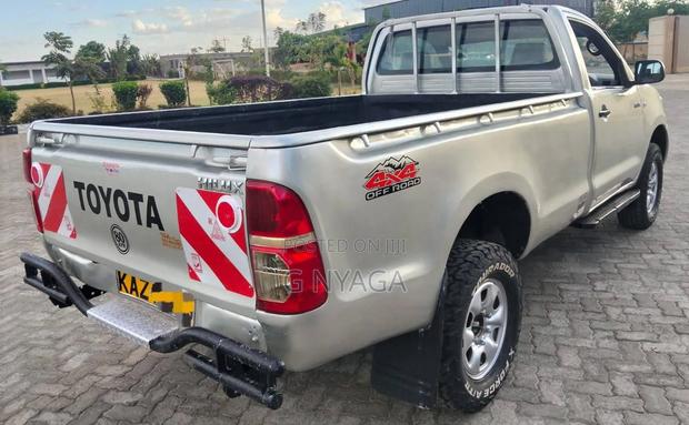 Toyota Hilux 2.5 Cab 2005 Beige