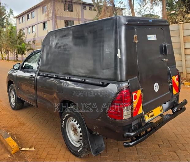 Toyota Hilux 2021 Black