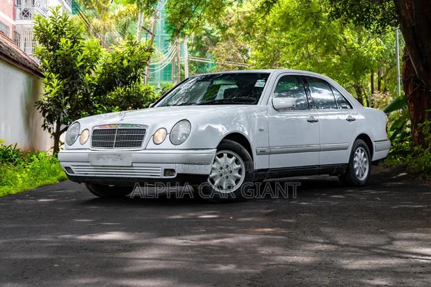 Mercedes-Benz E230 1996 White