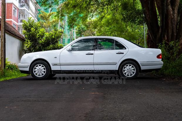 Mercedes-Benz E230 1996 White