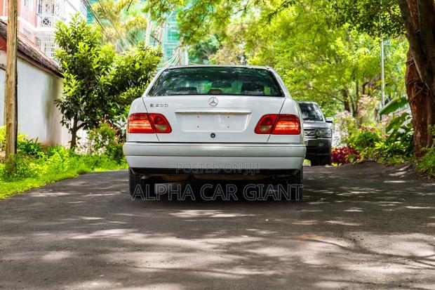 Mercedes-Benz E230 1996 White