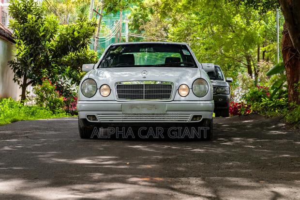 Mercedes-Benz E230 1996 White