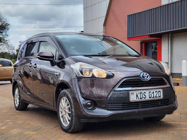 Toyota Sienta 1.5 Hybrid FWD 2017 Brown