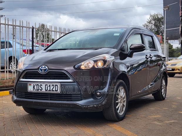 Toyota Sienta 1.5 Hybrid FWD 2017 Brown