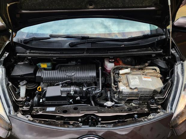Toyota Sienta 1.5 Hybrid FWD 2017 Brown