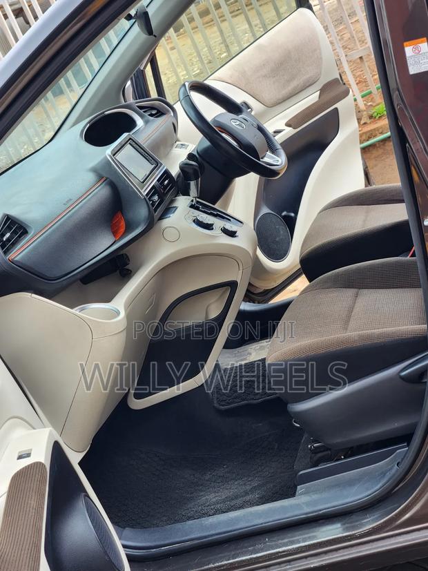 Toyota Sienta 1.5 Hybrid FWD 2017 Brown