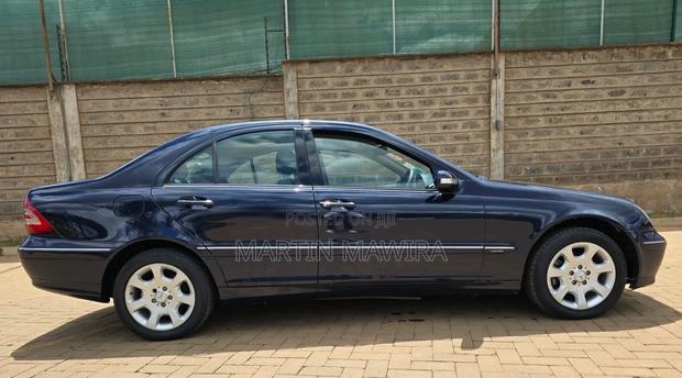 Mercedes-Benz C200 2006 Blue