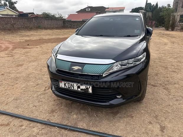 Toyota Harrier 2.0 2017 Black
