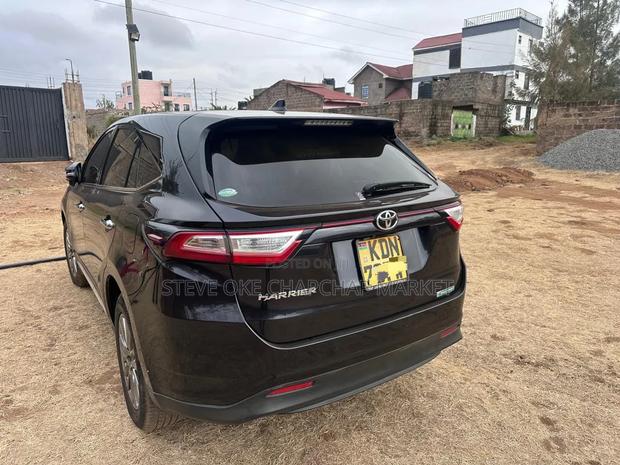 Toyota Harrier 2.0 2017 Black