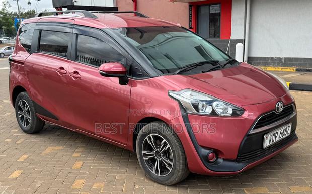 Toyota Sienta 2017 Red