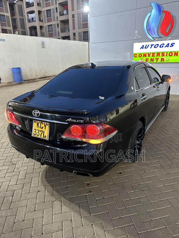 Toyota Crown 2012 Black