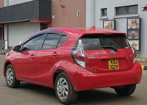 Toyota Aqua 2015 Red