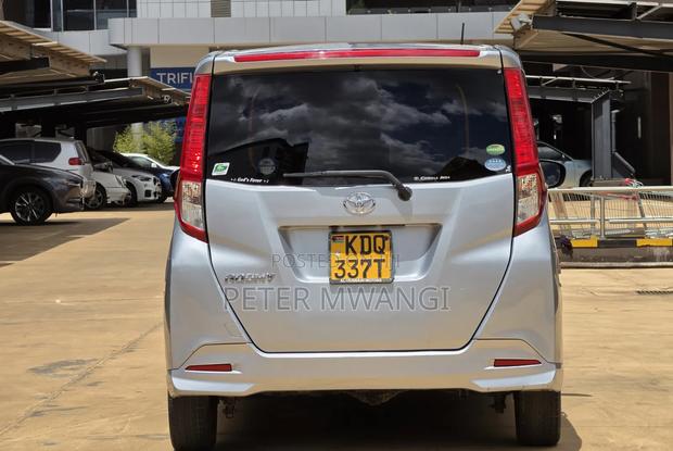 Toyota Roomy 2017 Silver