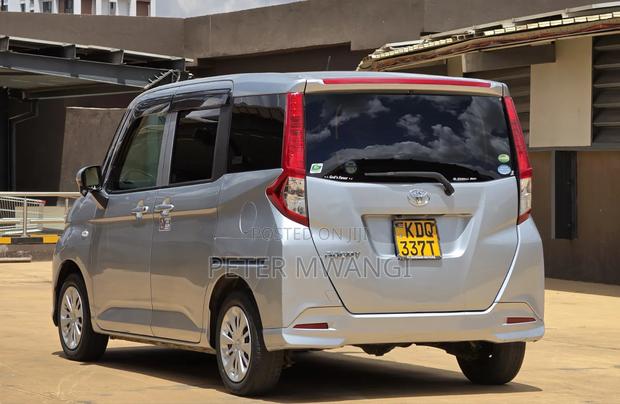 Toyota Roomy 2017 Silver