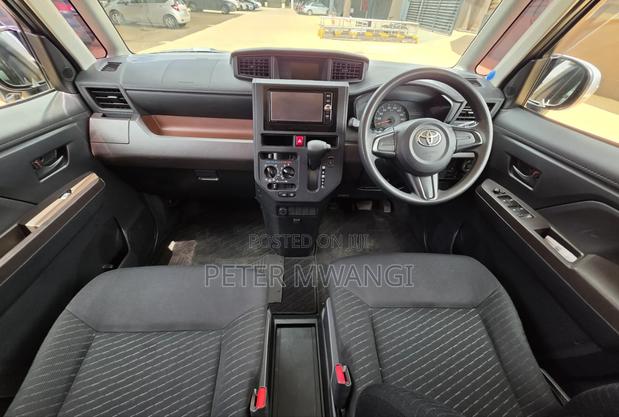 Toyota Roomy 2017 Silver