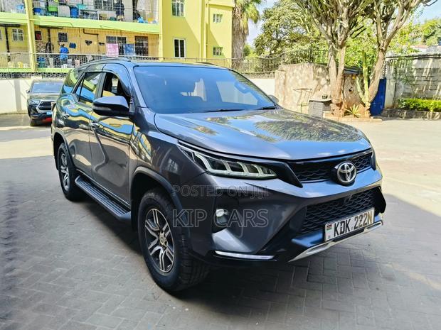 Toyota Fortuner 2.8 D AWD 2015 Gray