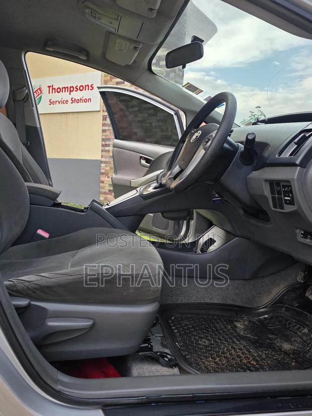 Toyota Prius Plug-in 2012 Silver
