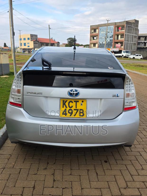 Toyota Prius Plug-in 2012 Silver