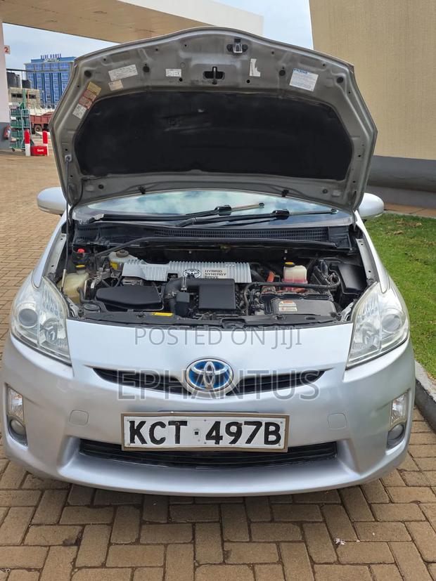Toyota Prius Plug-in 2012 Silver