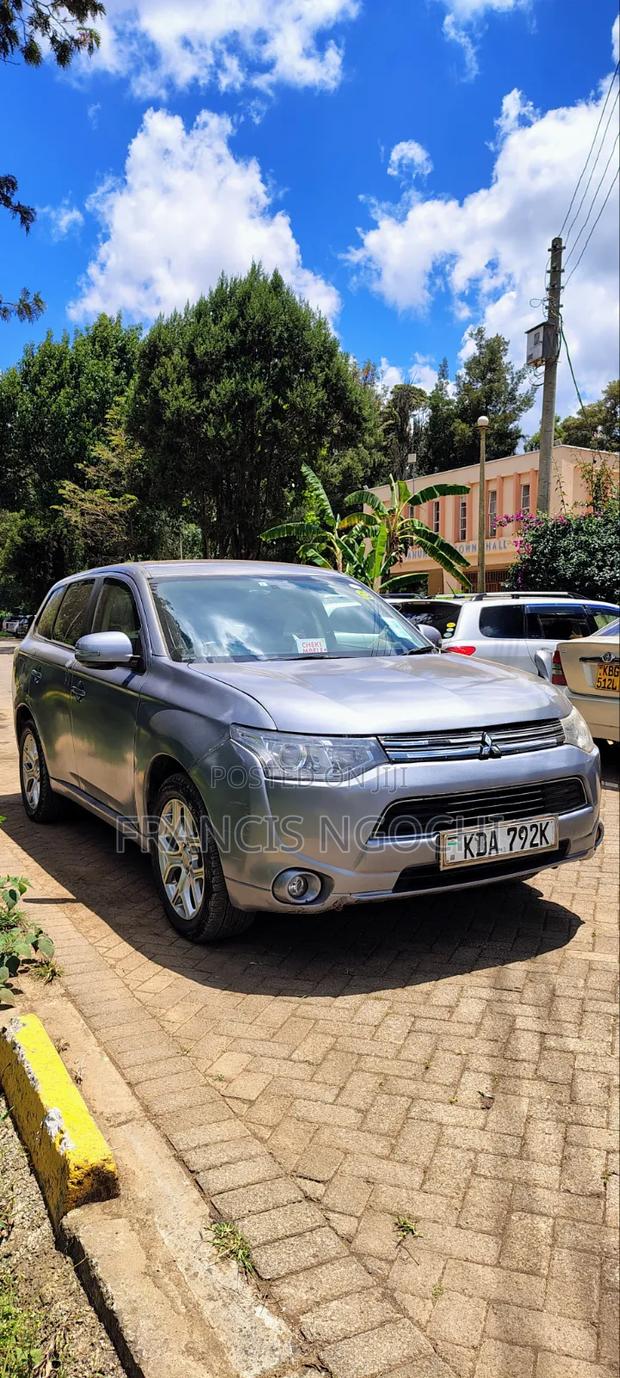 Mitsubishi Outlander 2.0 PHEV AWD 2014 Silver