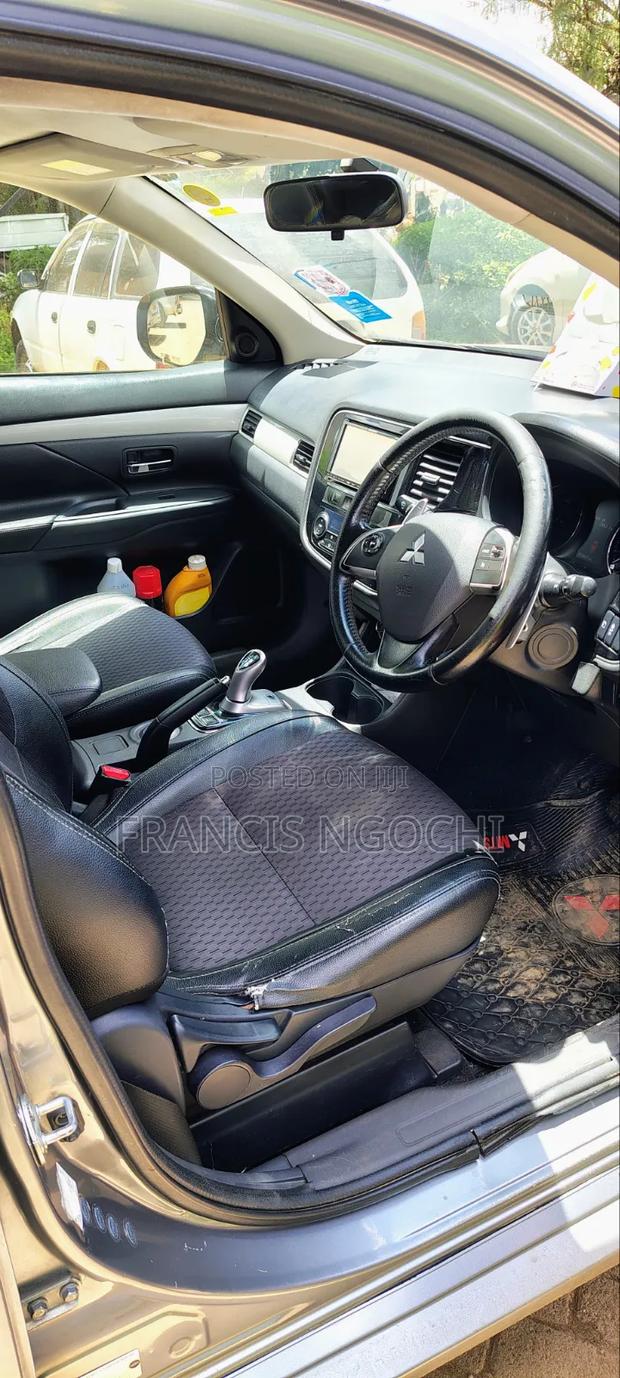 Mitsubishi Outlander 2.0 PHEV AWD 2014 Silver