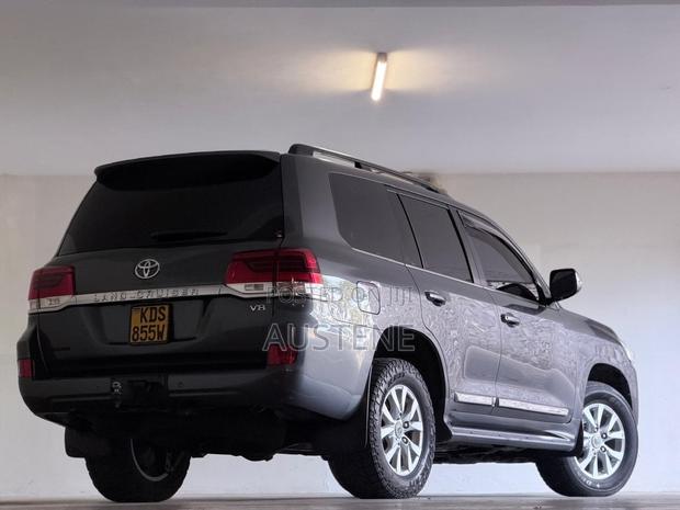 Toyota Land Cruiser 4.5 V8 VXR 2018 Gray