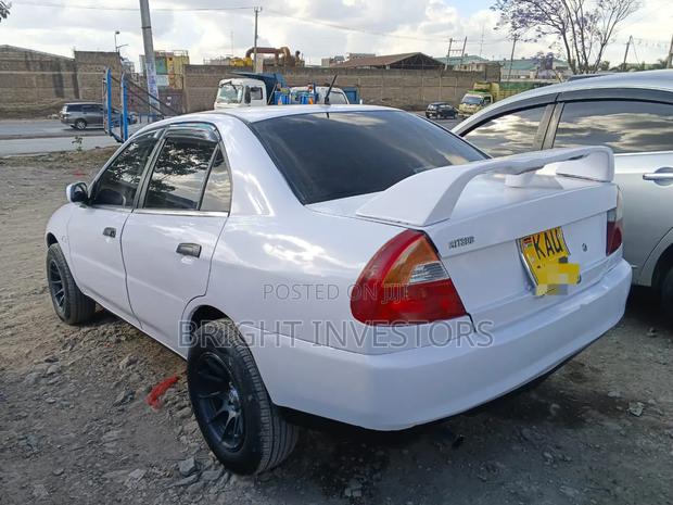 Mitsubishi Lancer 2000 White