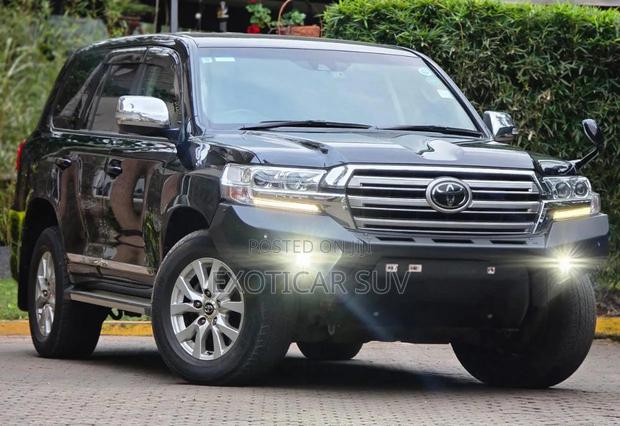 Toyota Land Cruiser 4.6 V8 ZX 2016 Off white