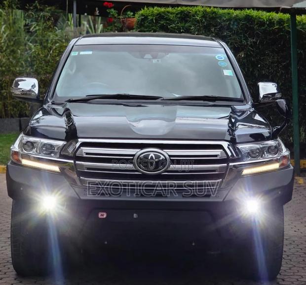 Toyota Land Cruiser 4.6 V8 ZX 2016 Off white