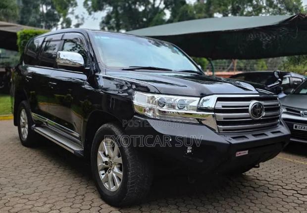 Toyota Land Cruiser 4.6 V8 ZX 2016 Off white