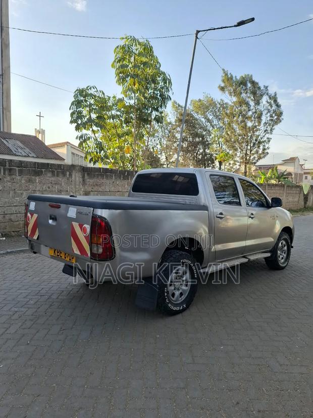 Toyota Hilux 2.5 D-4D Double Cab 2008 Gray