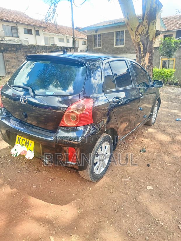 Toyota Vitz 2010 Black