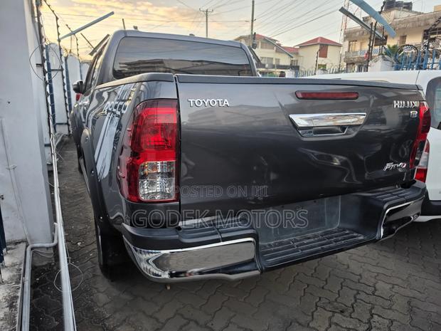 Toyota Hilux 2019 Gray