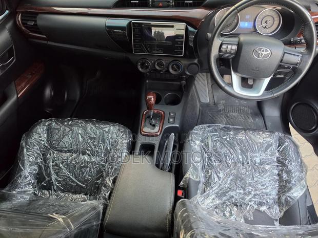 Toyota Hilux 2019 Gray