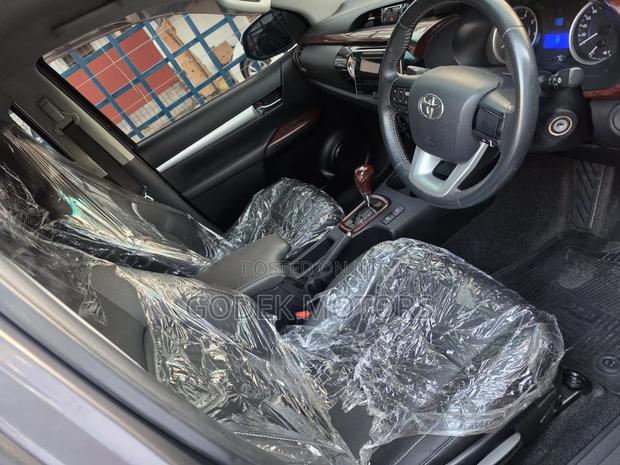 Toyota Hilux 2019 Gray