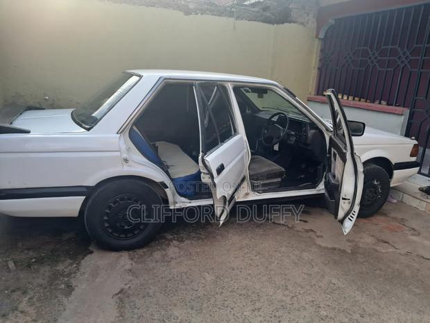 Nissan Sunny B12 Sedan 1.3 1990 White