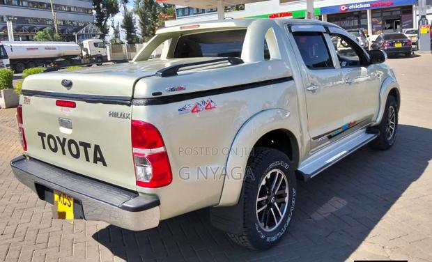 Toyota Hilux 2011 Beige