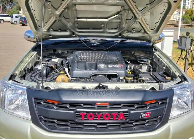 Toyota Hilux 2011 Beige