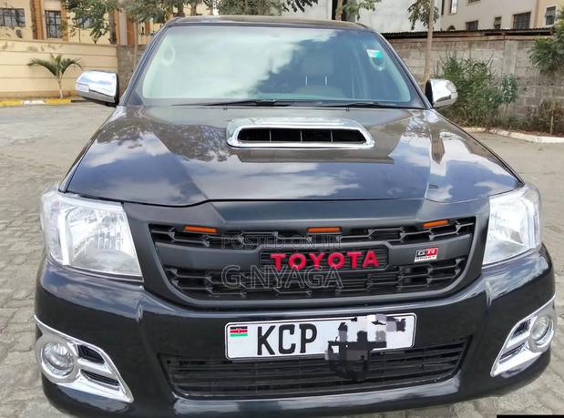 Toyota Hilux 2010 Black