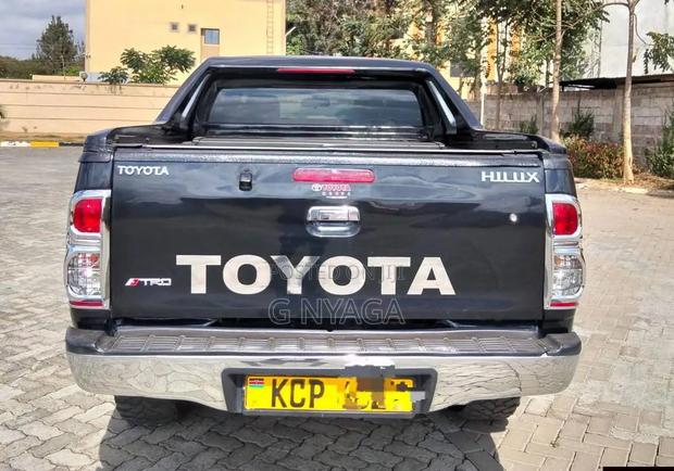 Toyota Hilux 2010 Black