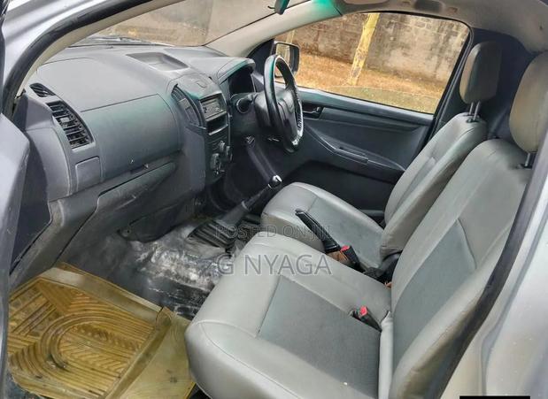 Isuzu D-MAX 2013 Silver