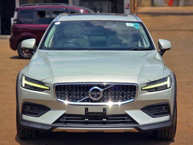 Volvo V60 T5 R-Design FWD 2019 Brown