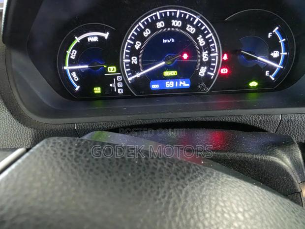 Toyota Esquire 2019