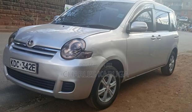 Toyota Sienta 2014 Silver